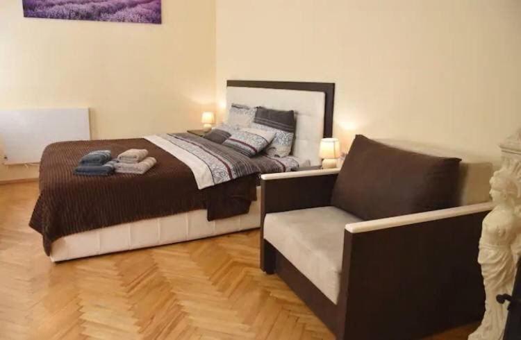 White Rooms On City Center Львів Екстер'єр фото