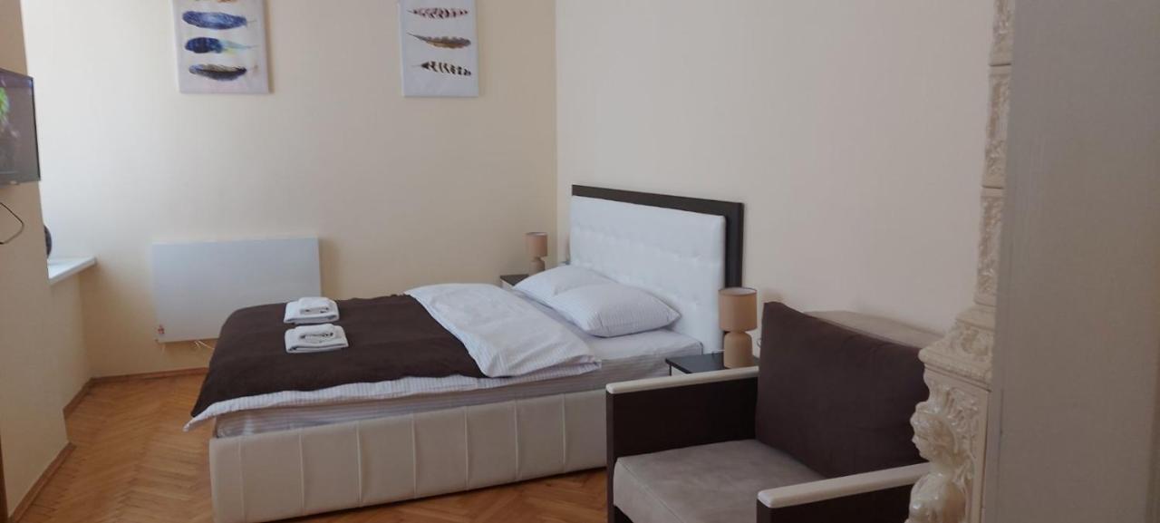 White Rooms On City Center Львів Екстер'єр фото